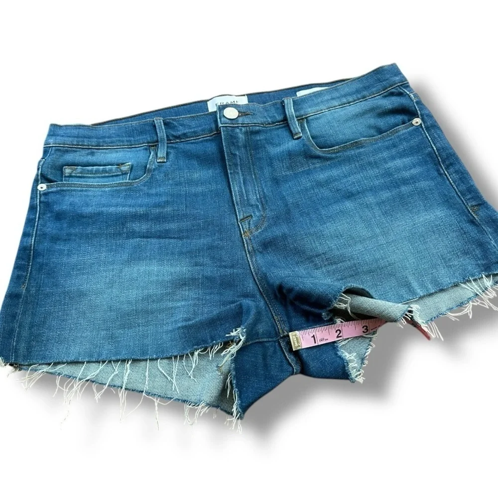 Frame Denim Le Cutoff Frayed Hem Shorts in Clintwood | Women’s Size 32